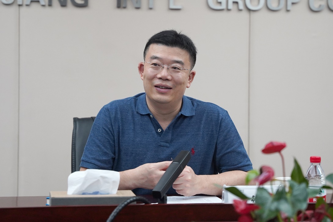 16865614741551016054